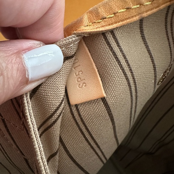 Authentic Louis Vuitton Neverfull. Great condition. Pouch not included. - Picture 3 of 9